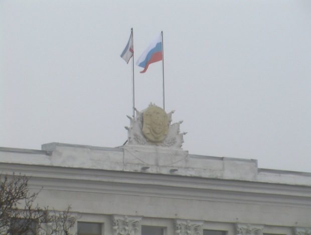 Парламентът на Крим е завзет от силите за самоотбрана на рускоезичното население (обновена)
