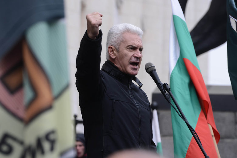 "Атака" протестира срещу решението на главния прокурор да поиска имунитета на лидера им Волен Сидеров