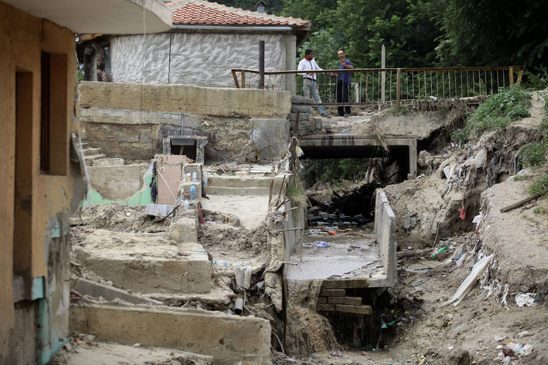 Останките от къщата, в която на 19 юни 2014 г. загинаха 8 души.