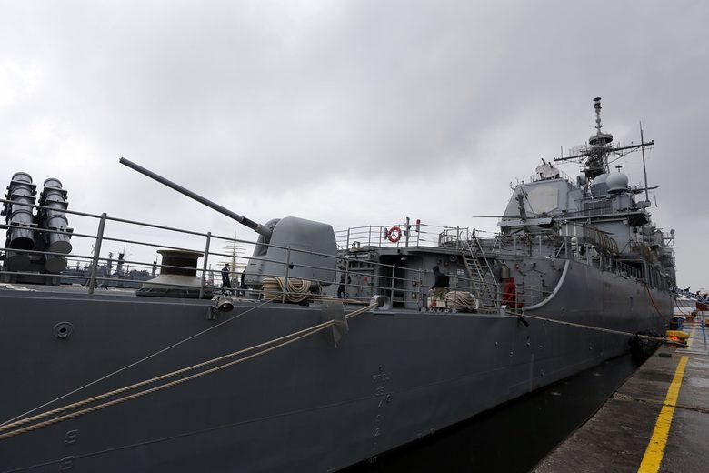 Крайцерът USS Vella Gulf в румънското пристанище Констанца в началото на юни.