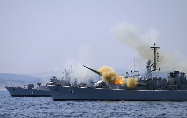 Българската армия тренира реакция след атентат срещу танкер в Бургас Българската армия тренира реакция след атентат срещу танкер в Бургас