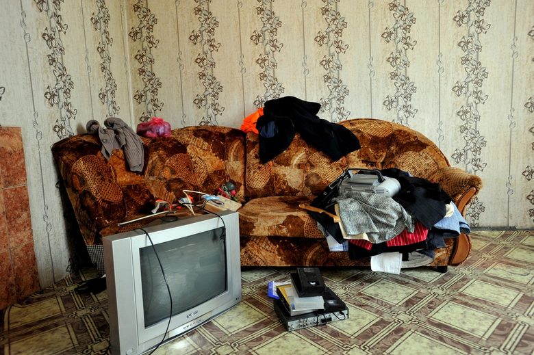  Някои от хората вече са изнесли имуществото си. Или са го приготвили.