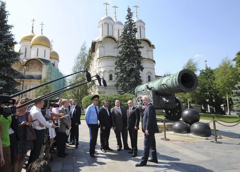 Путин предложи да се възстановят манастири в Кремъл
