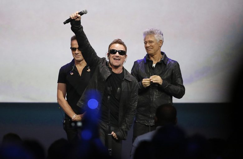 U2 изненадаха с нов безплатен албум (видео)