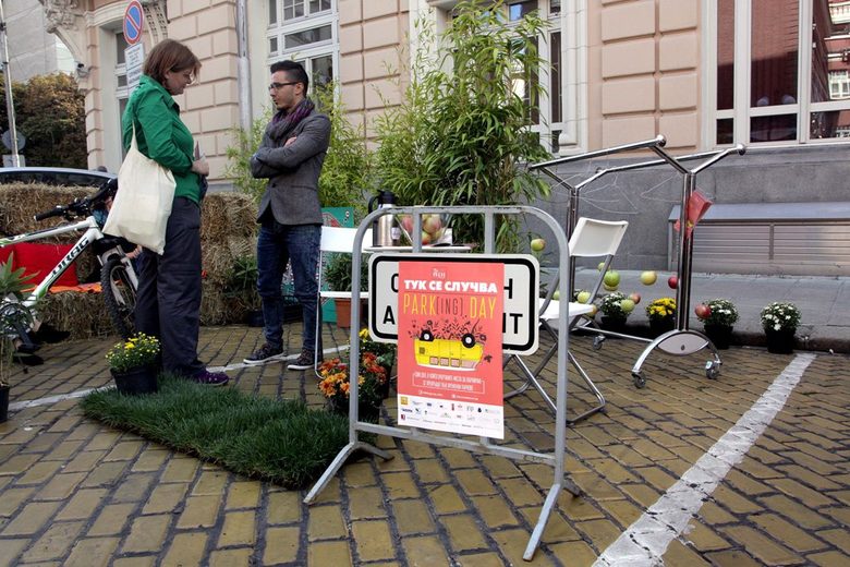 Кадър от Park(ing) Day през 2013