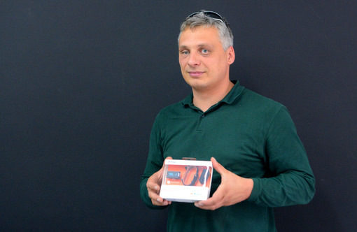 Ивайло Ненчев прие първа награда от името на сестра си Мира, която преди година заменя всичките си притежания с яхта и оттогава пътува по света