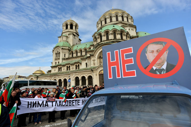 И протестите срещу Бат Сали около парламента