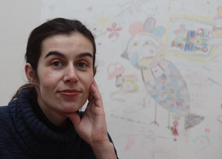 Петя Константинова. Обича хубавата музика и да чете български автори. А също да шие украси, с които всеки дом се превръща в уютно място