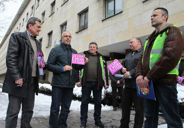 Малко пожарникари се събраха на протеста в София. Отново не се разбраха с министъра Малко пожарникари се събраха на протеста в София. Отново не се разбраха с министъра