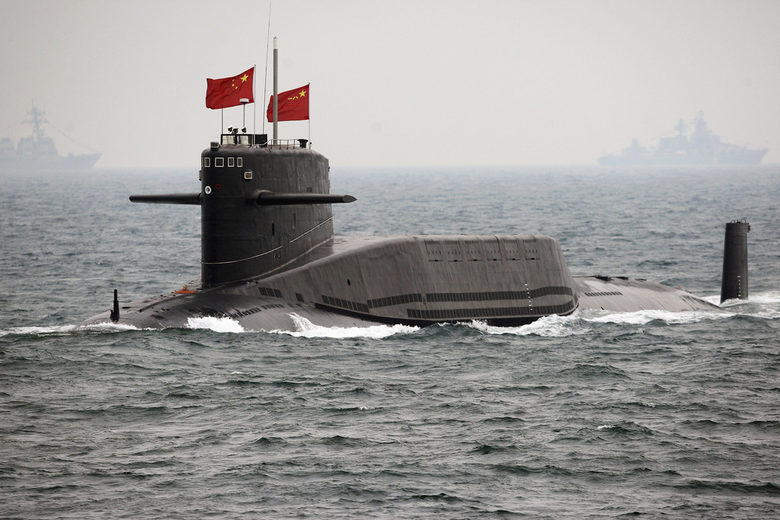Китайска подводница по време на учения в Източнокитайско море през 2012 г. Китайска подводница по време на учения в Източнокитайско море през 2012 г.