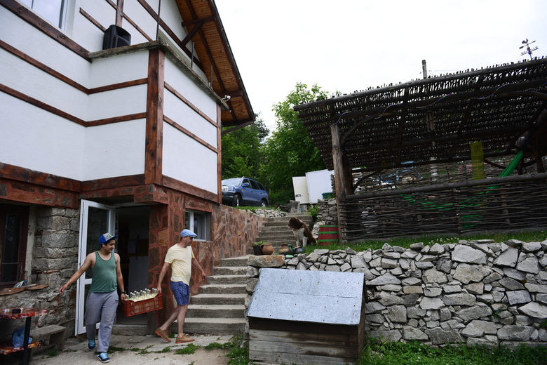 Фермата започна да прави директни доставки през 2010 г. и бързо стана любима на хората, които имат отношение към храната си