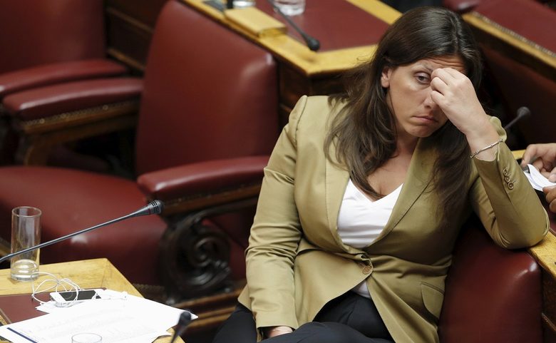 Председателят на парламента Зои Констандопулу по време сесията тази вечер. Председателят на парламента Зои Констандопулу по време сесията тази вечер.