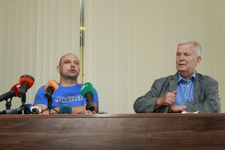 Дългогодишният председател на ОСК "Левски" Стоян Хранов е против създаването на нов клуб и търси решение на проблема