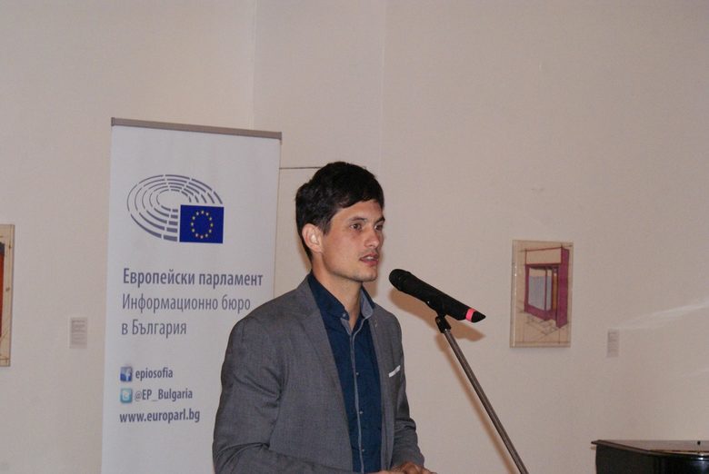 Теодор Василев - управител на Народно читалище "Бъдеще сега 2006", с. Гудевица, Смолян. Теодор Василев - управител на Народно читалище "Бъдеще сега 2006", с. Гудевица, Смолян.