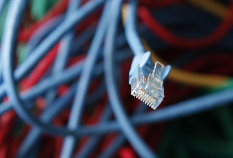 Българите говорят повече по телефона заради коронавируса