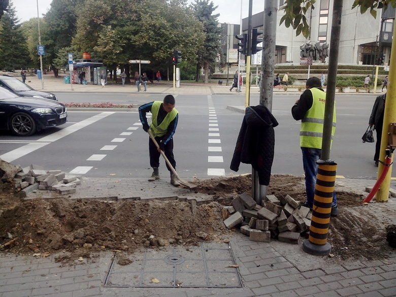 Повторното разкопаване на участъка, ремонтиран само преди 4 месеца.