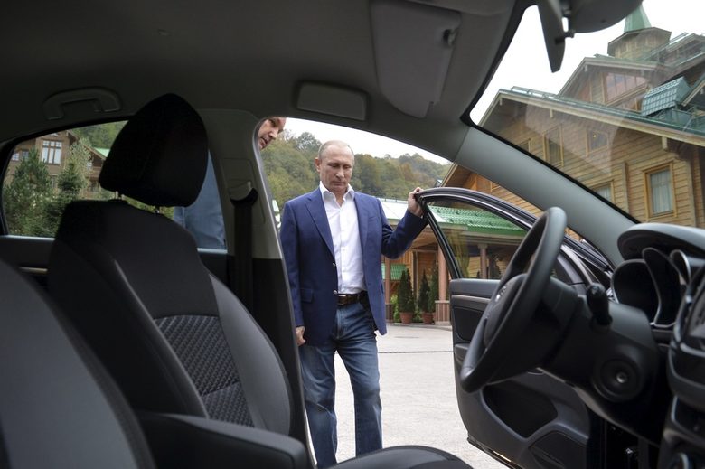 Видео: Путин рекламира новата Лада "Веста" Видео: Путин рекламира новата Лада "Веста"
