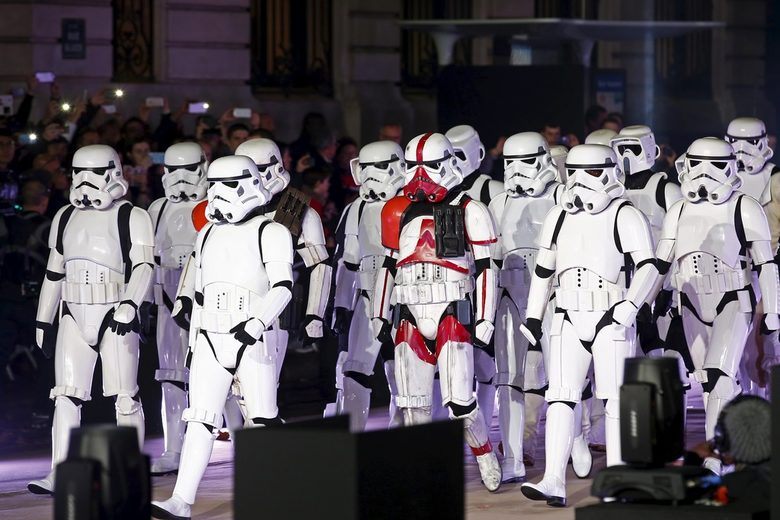 Наближащата премиера на "Силата се пробужда" направи властта на Disney очевидна.
