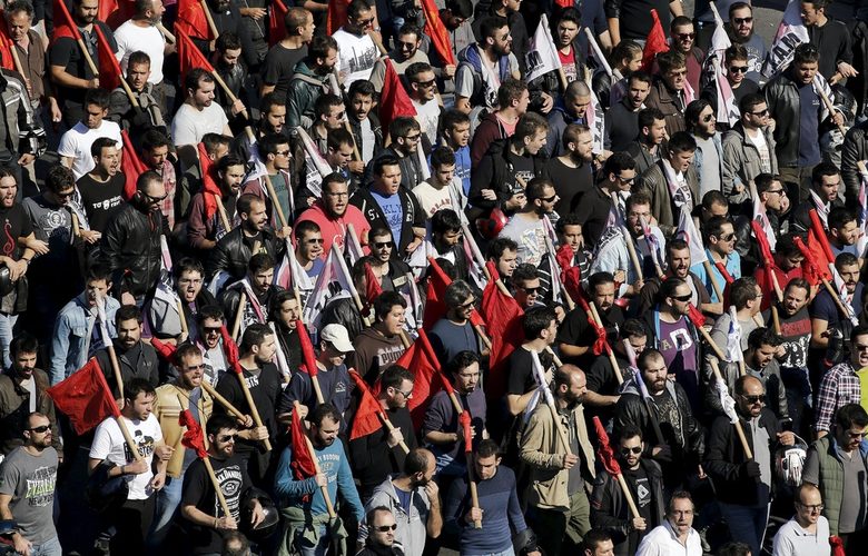 Хиляди гърци излязоха на протести срещу правителството и политиките за икономии Хиляди гърци излязоха на протести срещу правителството и политиките за икономии