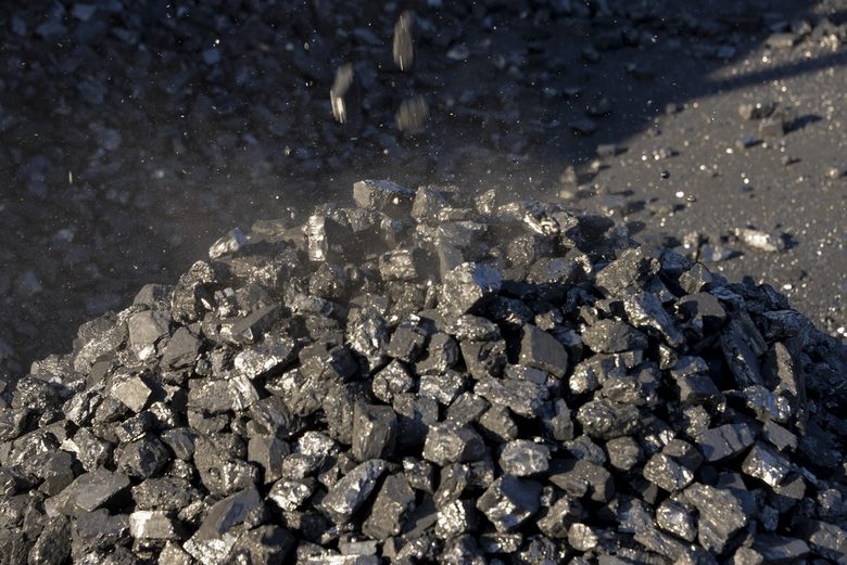 В документите въглищата на Макеевка са описани като украински, за да се избегнат правните усложнения, т.е. непризнаването на сепаратистките републики не е такъв проблем.