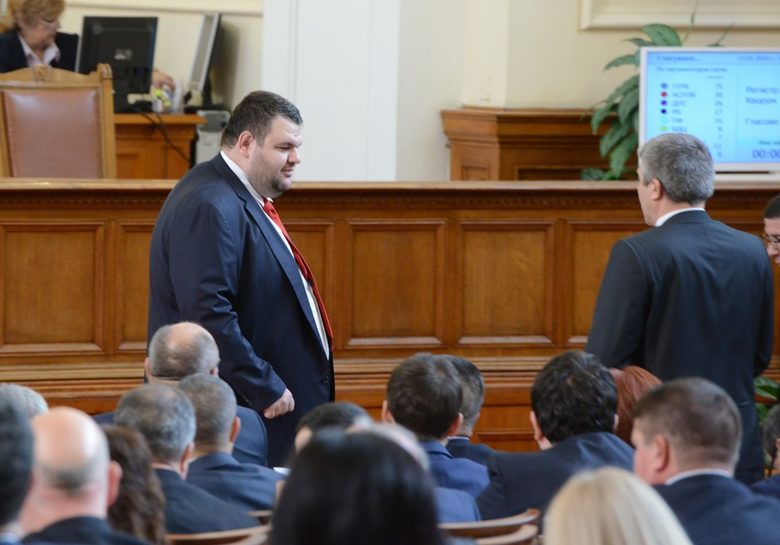 Депутатът от ДПС Делян Пеевски днес е на работа. Депутатът от ДПС Делян Пеевски днес е на работа.