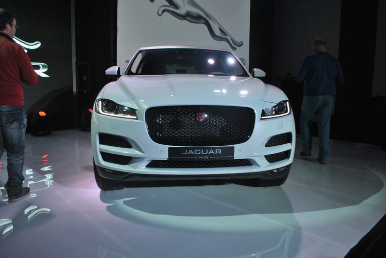 Революционният "Ягуар" F-Pace дебютира в България