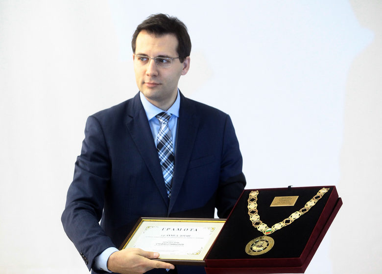 Бившият екоминистър Станислав Атанасов прие наградата за Ахмед Доган