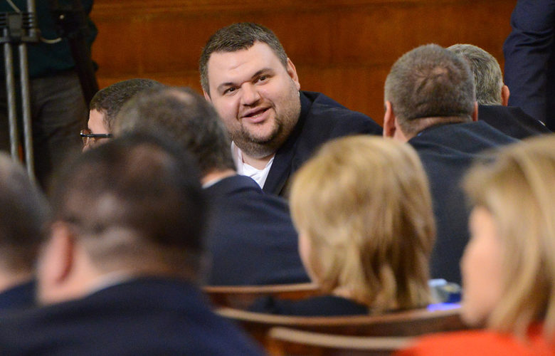 Делян Пеевски на заседание в парламента