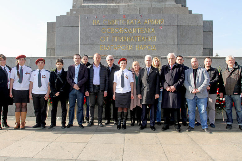 БСП и "Атака" почетоха Деня на съветската армия БСП и "Атака" почетоха Деня на съветската армия