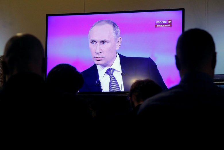 Путин за 14-ти път отговаря в "Пряка линия" (хронология) Путин за 14-ти път отговаря в "Пряка линия" (хронология)