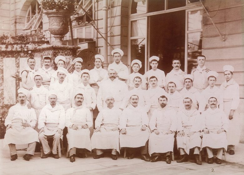 Екипът на хотела от 1901 г.