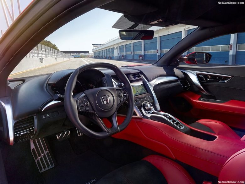 Новата "Хонда" NSX впечатли Фернандо Алонсо