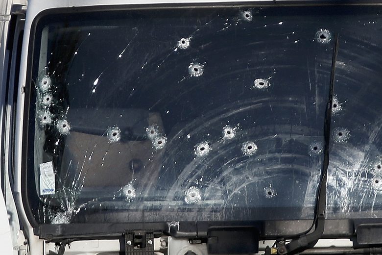 Мъж с криминално минало, непознат за тайните служби, уби десетки в Ница (обзор)