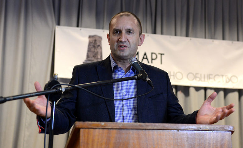 Кандидатът за президент на БСП ген. Румен Радев на среща, организирана от сдружение "3-и март"