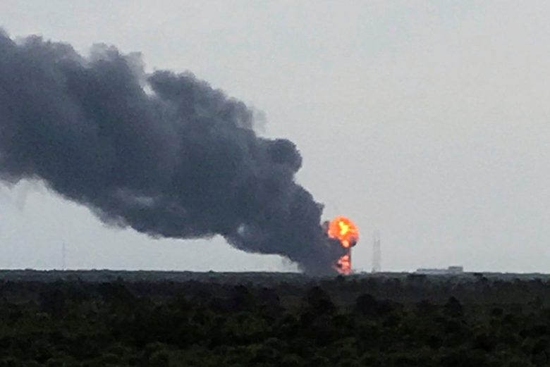 Избухването на Falcon 9 нанесе щети за милиони на Eutelsat и Facebook (видео)
