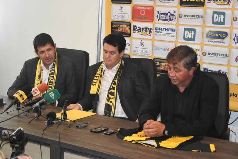  Георги Самулов (вляво) и Румен Чандъров (в средата). 