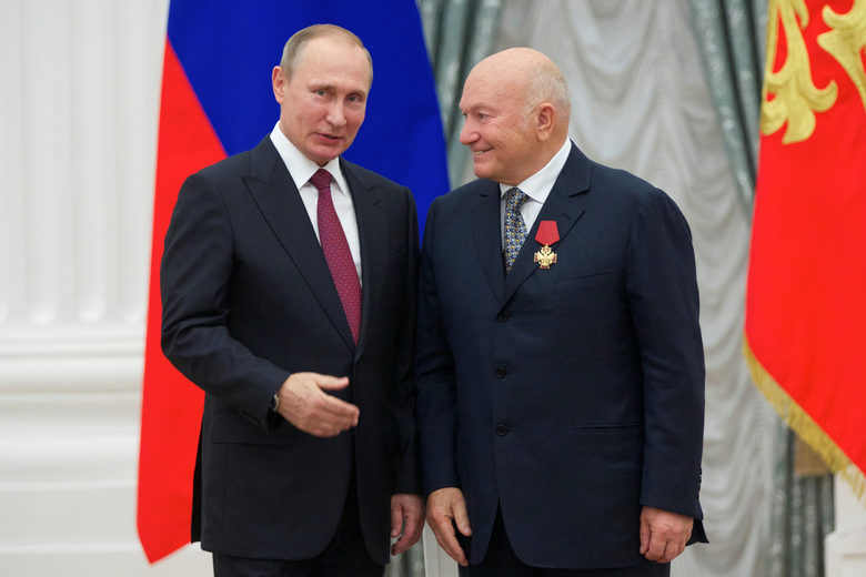 Жириновски благодари на Путин с "Боже, Царя пази!" (видео) Жириновски благодари на Путин с "Боже, Царя пази!" (видео)