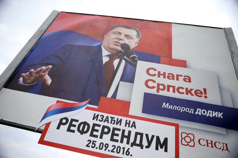 Босненските сърби гласуват в "референдум" за собствен национален празник