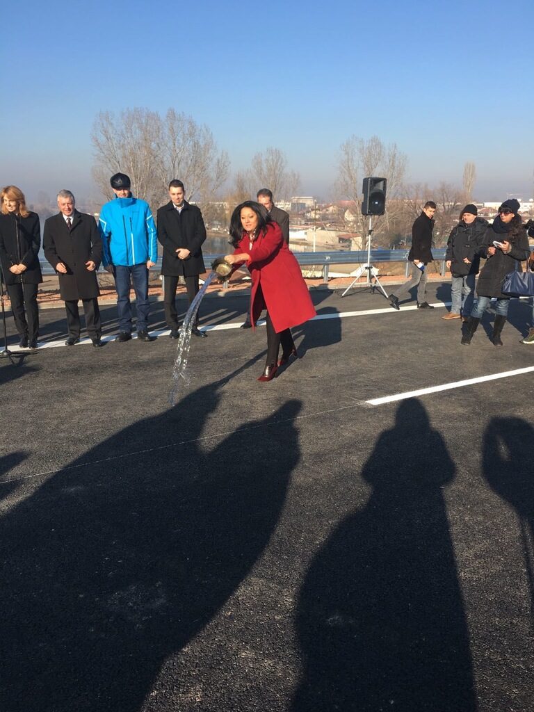 Надлезът при Казичене бе завършен 24 г. след започването му