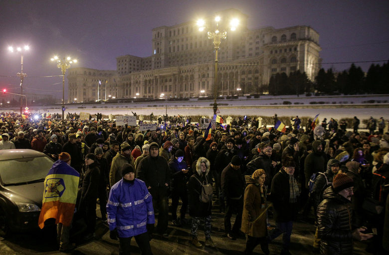 Над 50 000 румънци отново протестираха в защита на борбата с корупцията Над 50 000 румънци отново протестираха в защита на борбата с корупцията