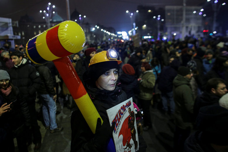 Над 50 000 румънци отново протестираха в защита на борбата с корупцията Над 50 000 румънци отново протестираха в защита на борбата с корупцията