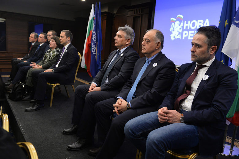 Правителството обеща, че ще има машинно гласуване, "Нова република" обяви първа победа