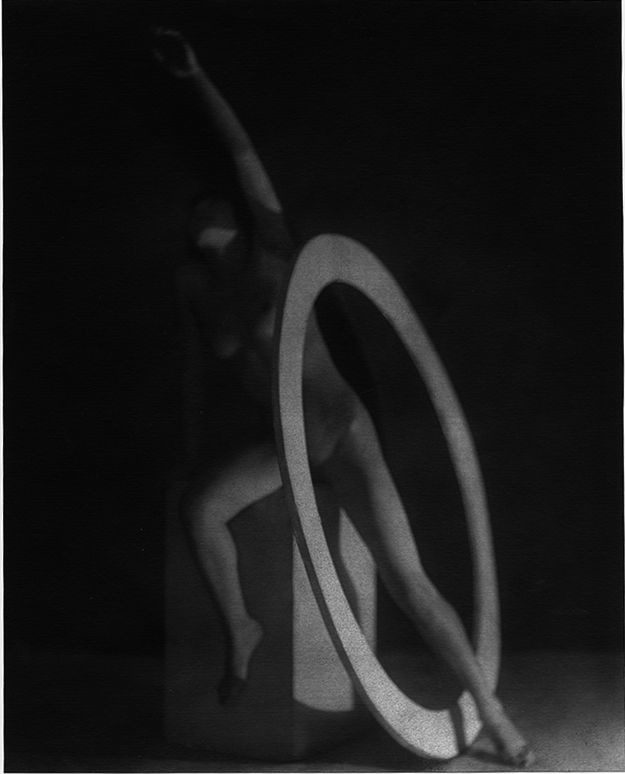 "Голо тяло с кръг", 1927