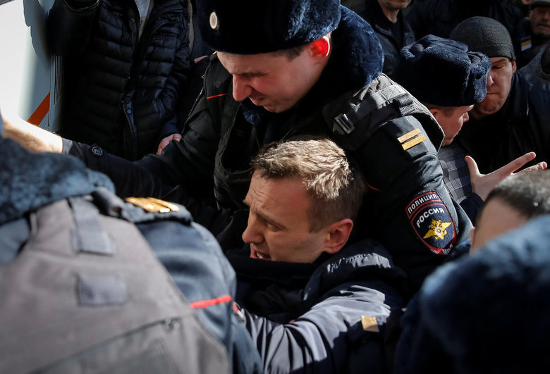 Стотици са арестувани в Русия в протести срещу корупицята