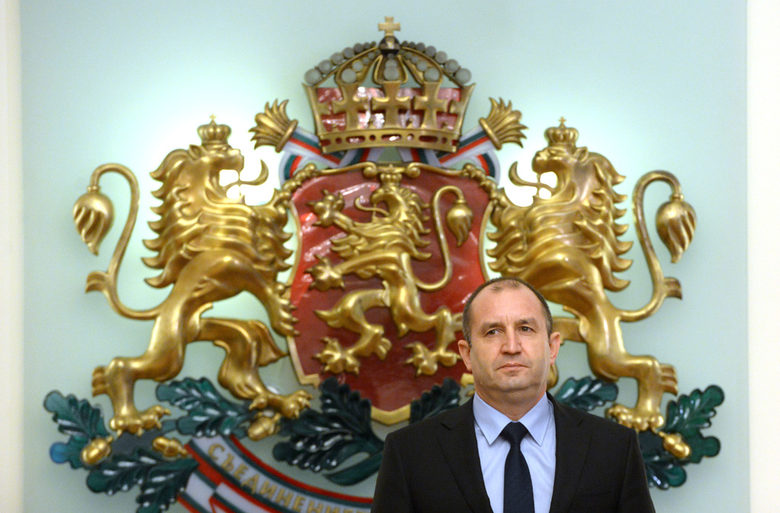 Президентът отказа да коментира срещата, защото прокуратурата била независима институция. По думите му ако има възможност да се срещне с главния прокурор, ще обсъдят въпроса. Президентът отказа да коментира срещата, защото прокуратурата била независима институция. По думите му ако има възможност да се срещне с главния прокурор, ще обсъдят въпроса.