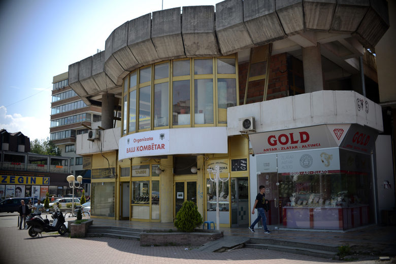 В люлката на албанските партии в Македония гледат с надежда към Заев