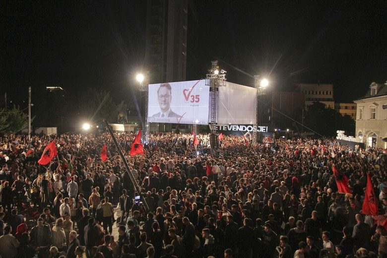 Поддръжници на националистическата партия "Самоопределение" на митинга на 9 юни.