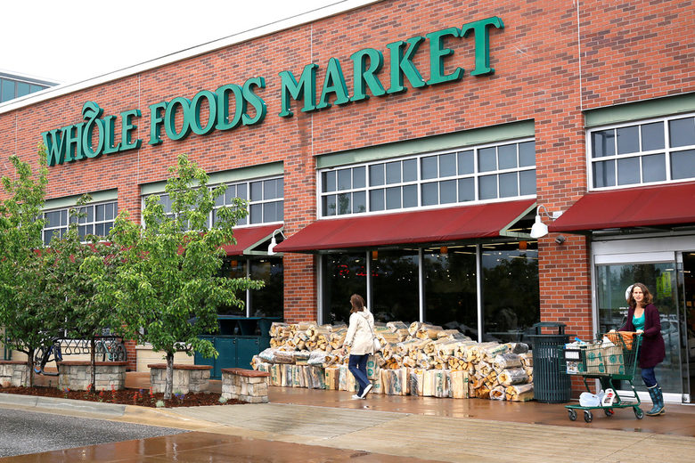 В рекордна сделка Amazon купува бакалиите Whole Foods за $13.7 млрд.