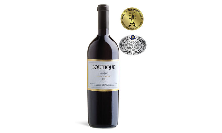 <strong>Boutique Collection Merlot & Malbec</strong><br />Вино с ярък характер и отличаващ се стил, подходящо за вегетариантска храна, паста, пица, барбекю и сирена