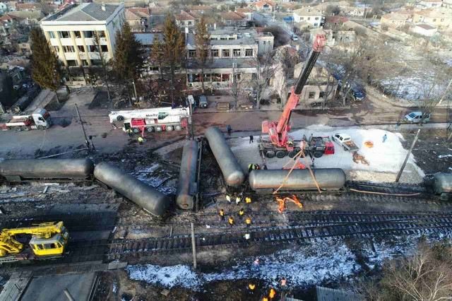 Районът около гарата в Хитрино няколко дни след взрива през декември 2016 година. Тогава загинаха седем души